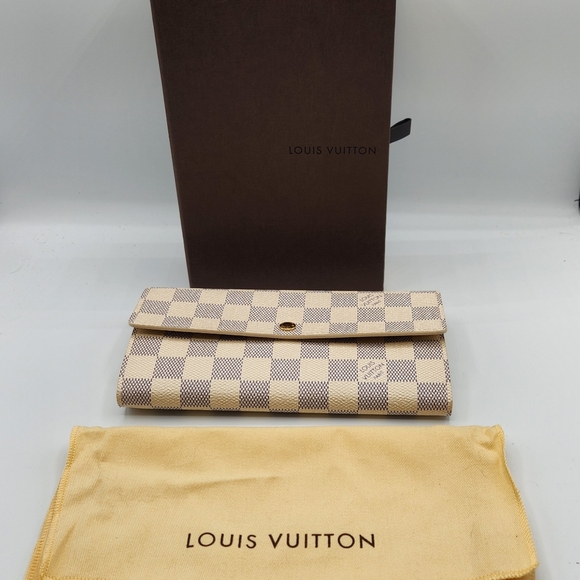Louis Vuitton Handbags - Classic Louis Vuitton Damier Azur Sarah Wallet